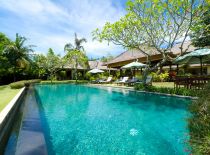 Villa Surya Damai, Pool und Garten